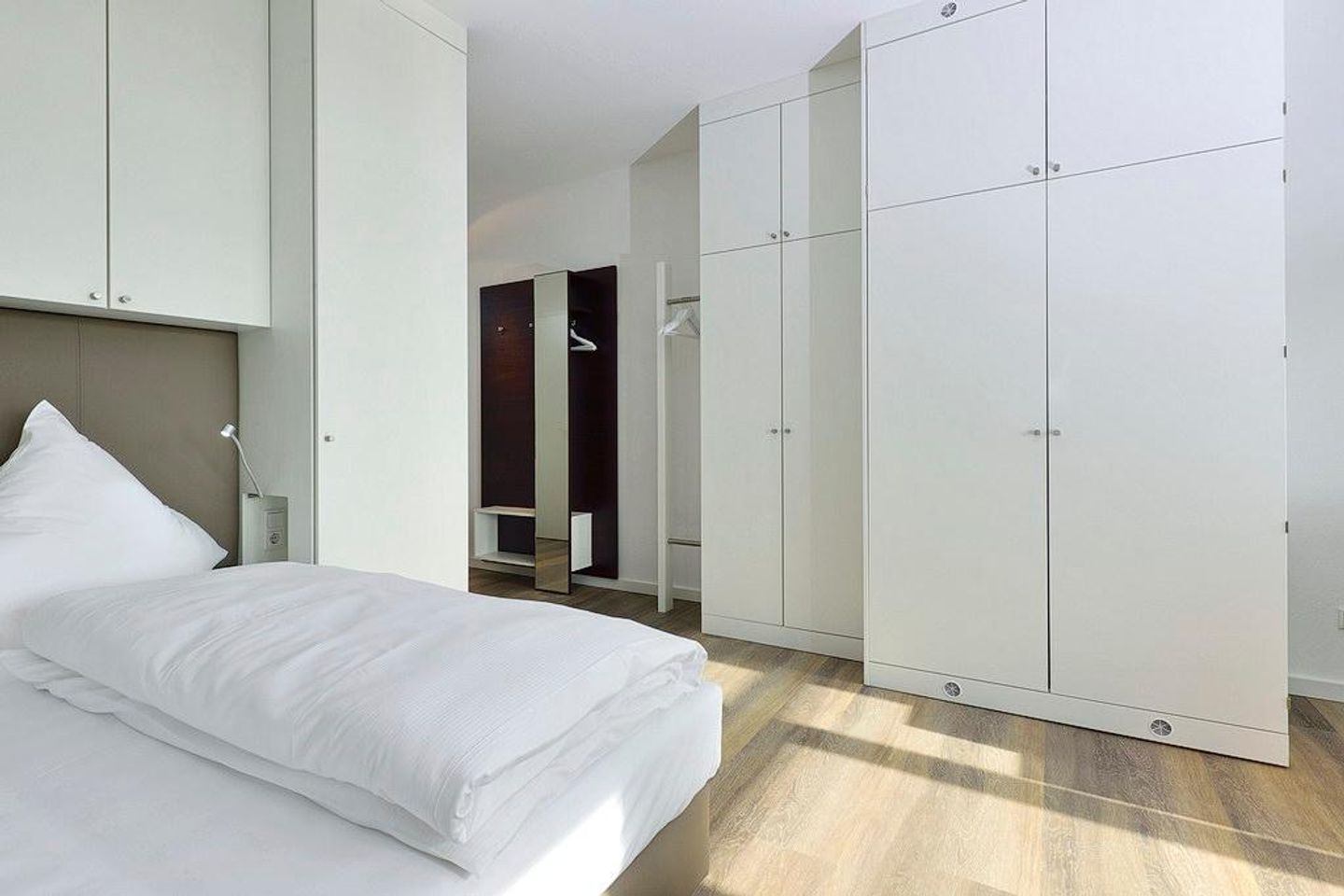 Aparthotel Anna Düne Aparthotel Anna Düne 2-29 Wangerooge - Schlafbereich mit Doppelbett