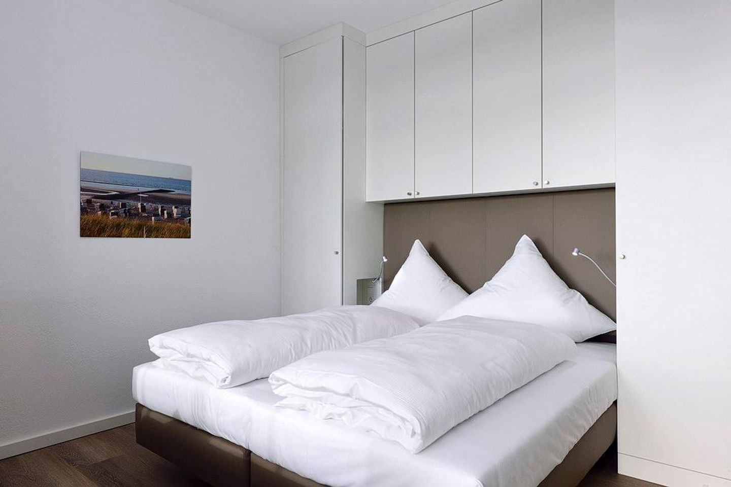 Aparthotel Anna Düne Aparthotel Anna Düne 2-29 Wangerooge - Schlafbereich mit Doppelbett