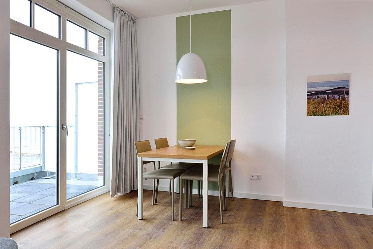 Aparthotel Anna Düne Aparthotel Anna Düne 2-32 Wangerooge - Wohn/ Essbereich mit Esstisch