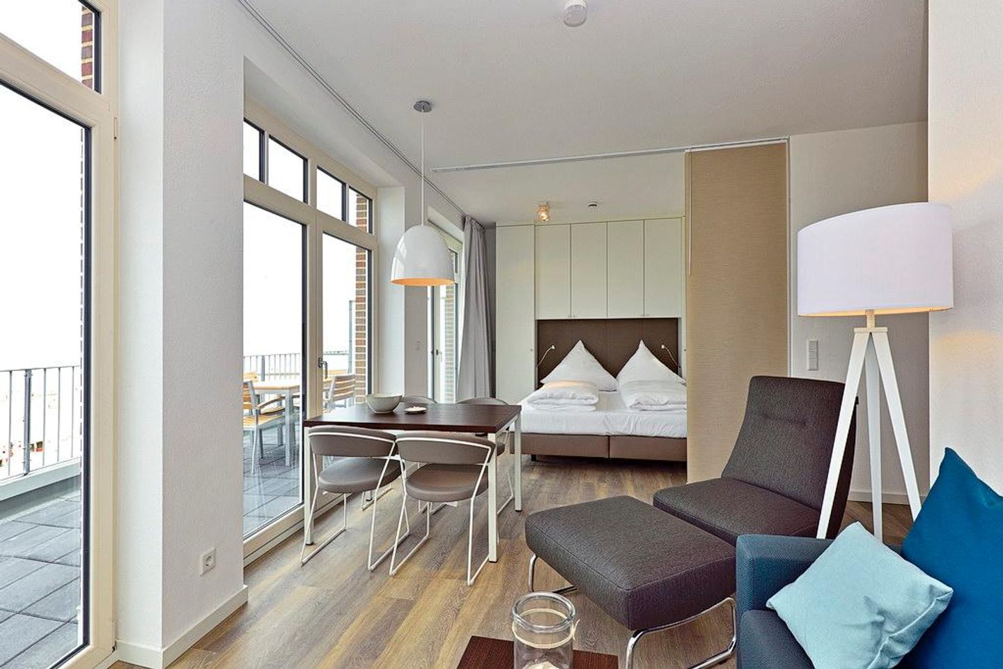 Aparthotel Anna Düne Aparthotel Anna Düne 2-33 Wangerooge - Wohn/ Essbereich mit Esstisch