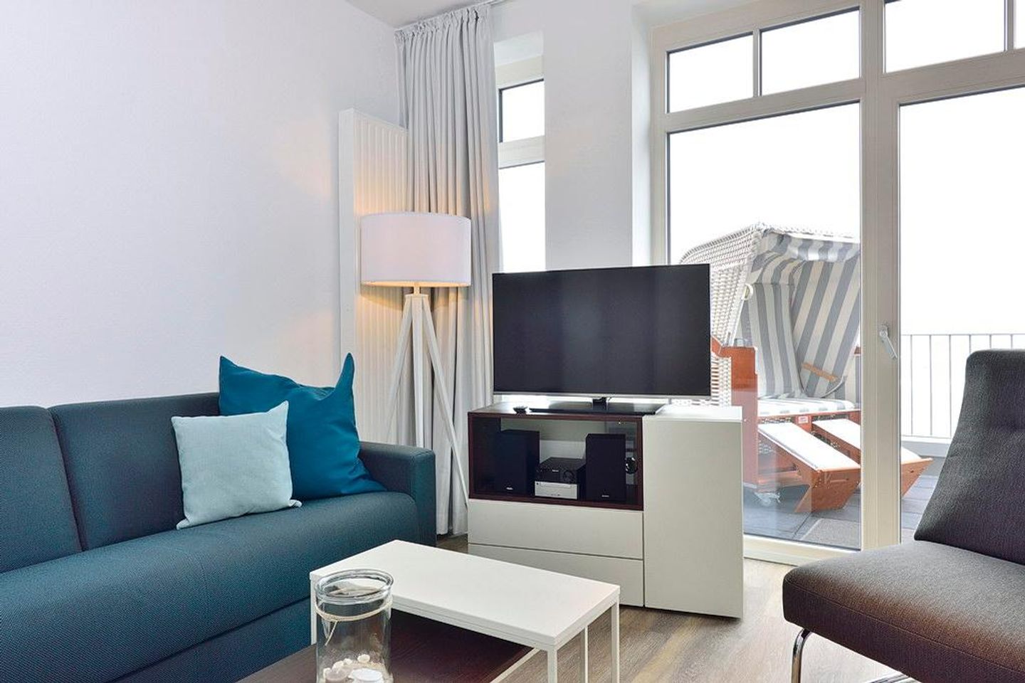 Aparthotel Anna Düne Aparthotel Anna Düne 2-35 Wangerooge - Wohn/ Essbereich mit Fernseher