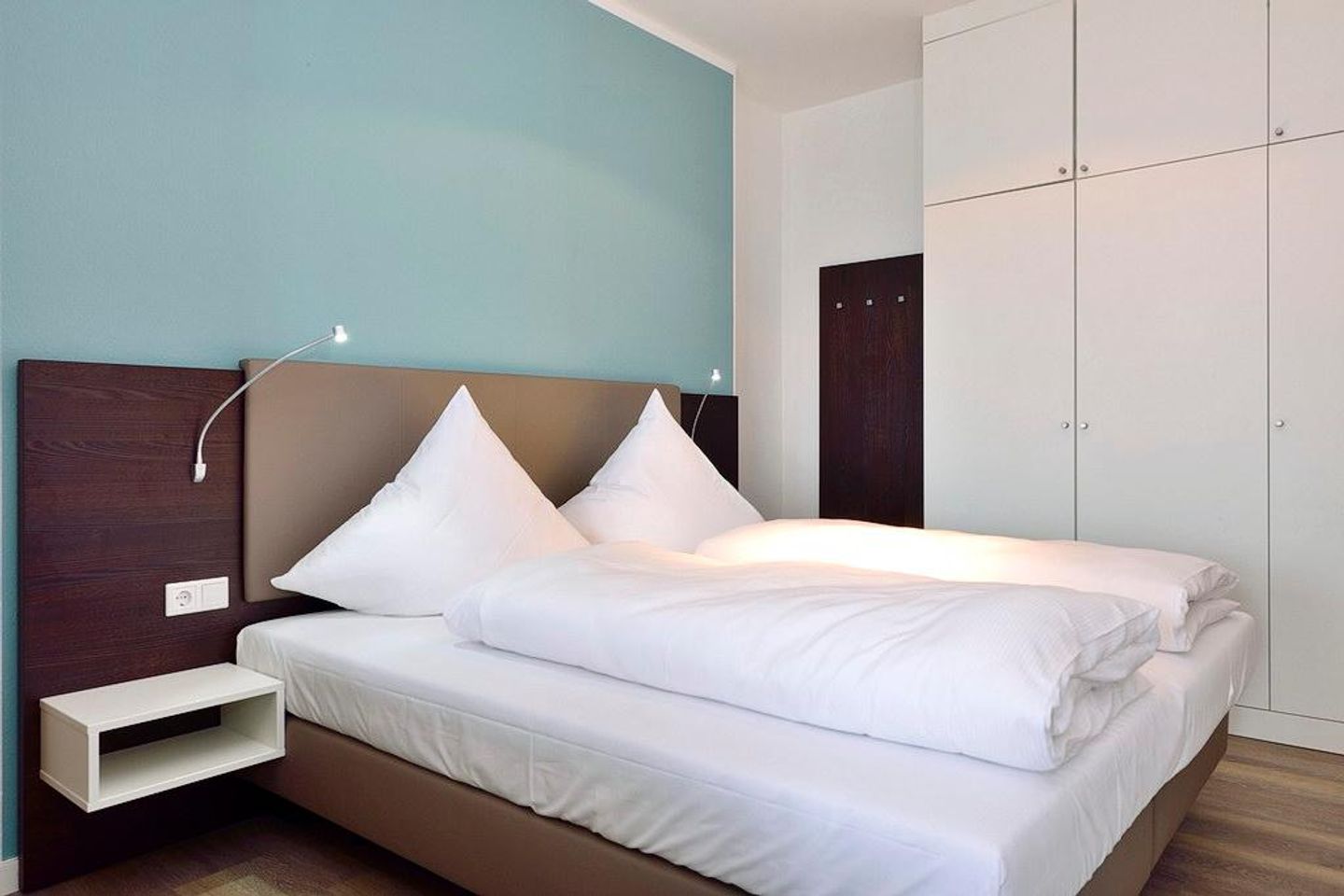 Aparthotel Anna Düne Aparthotel Anna Düne 2-36 Wangerooge - Schlafbereich mit Doppelbett