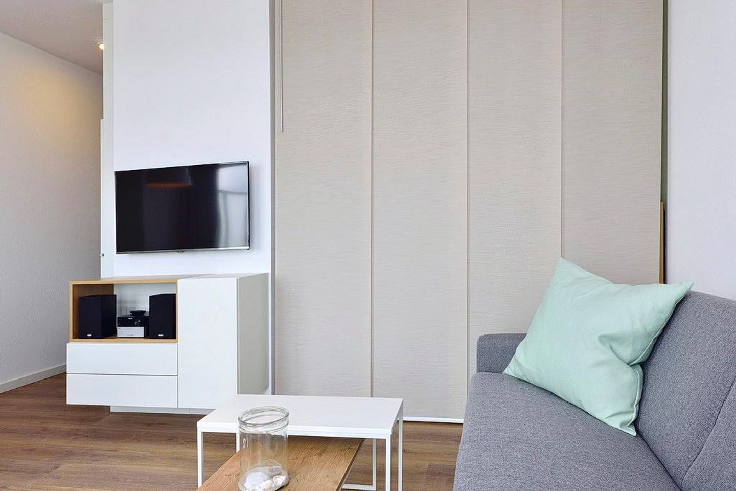 Aparthotel Anna Düne Aparthotel Anna Düne 2-37 Wangerooge - Wohn/ Essbereich mit Fernseher