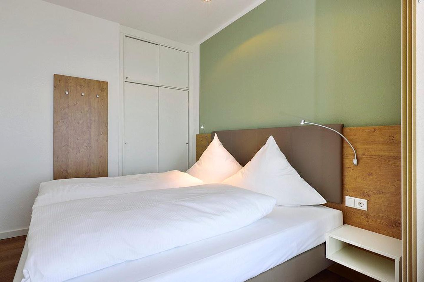 Aparthotel Anna Düne Aparthotel Anna Düne 2-37 Wangerooge - Schlafbereich mit Doppelbett