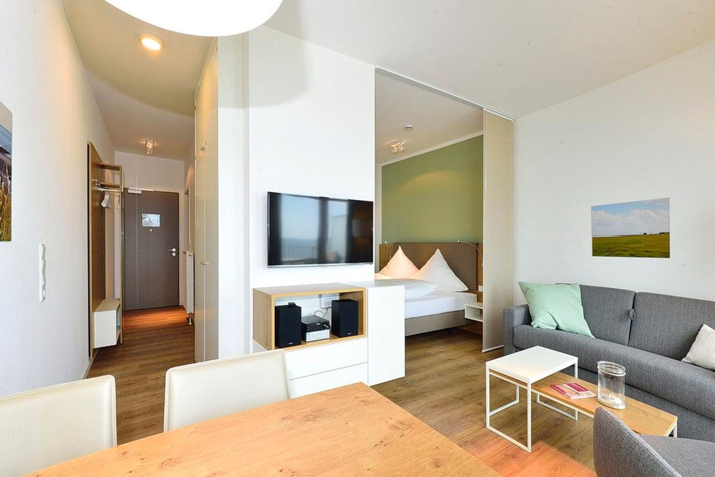 Aparthotel Anna Düne Aparthotel Anna Düne 2-37 Wangerooge - Wohn/ Essbereich mit Esstisch