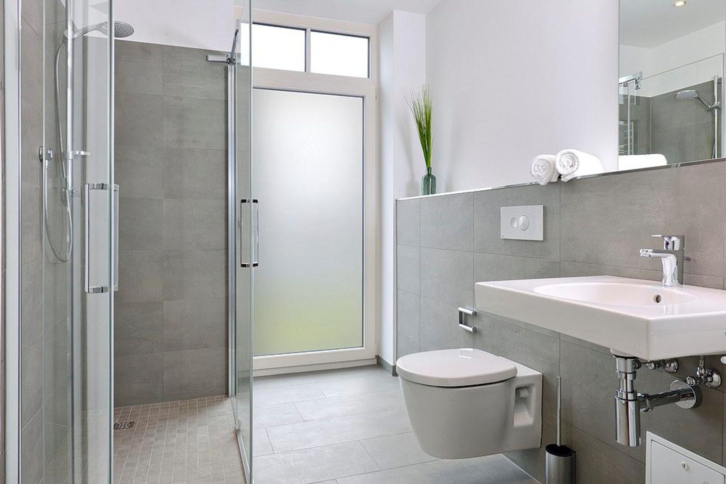 Aparthotel Anna Düne Aparthotel Anna Düne 2-38 Wangerooge - Badezimmer mit Dusche, WC und Waschtisch