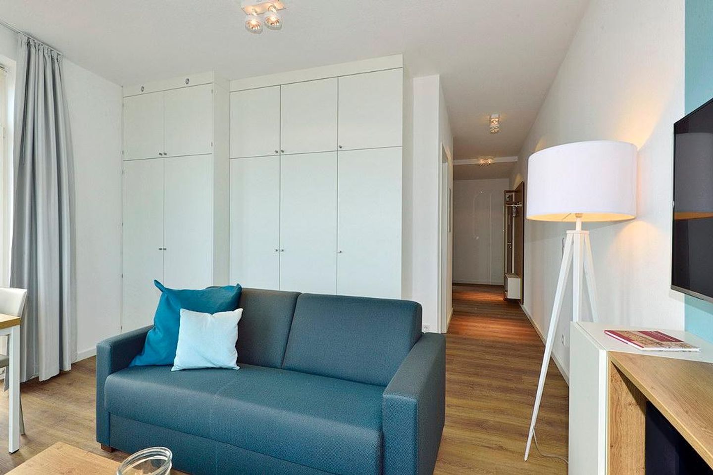 Aparthotel Anna Düne Aparthotel Anna Düne 2-38 Wangerooge - Wohn/ Essbereich mit Couch