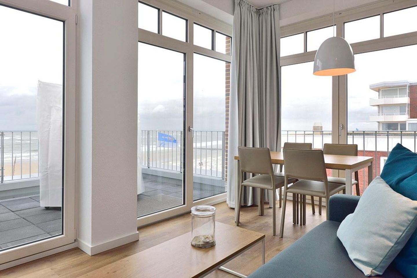 Aparthotel Anna Düne Aparthotel Anna Düne 2-38 Wangerooge - Wohn/ Essbereich mit Esstisch