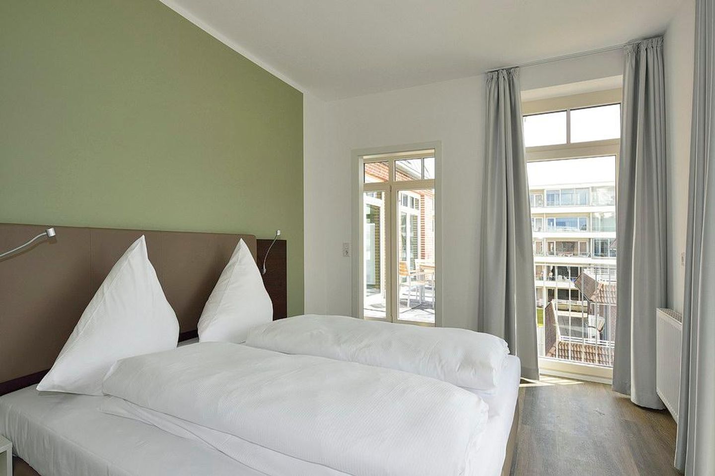 Aparthotel Anna Düne Aparthotel Anna Düne 2-39 Wangerooge - Schlafzimmer mit Doppelbett