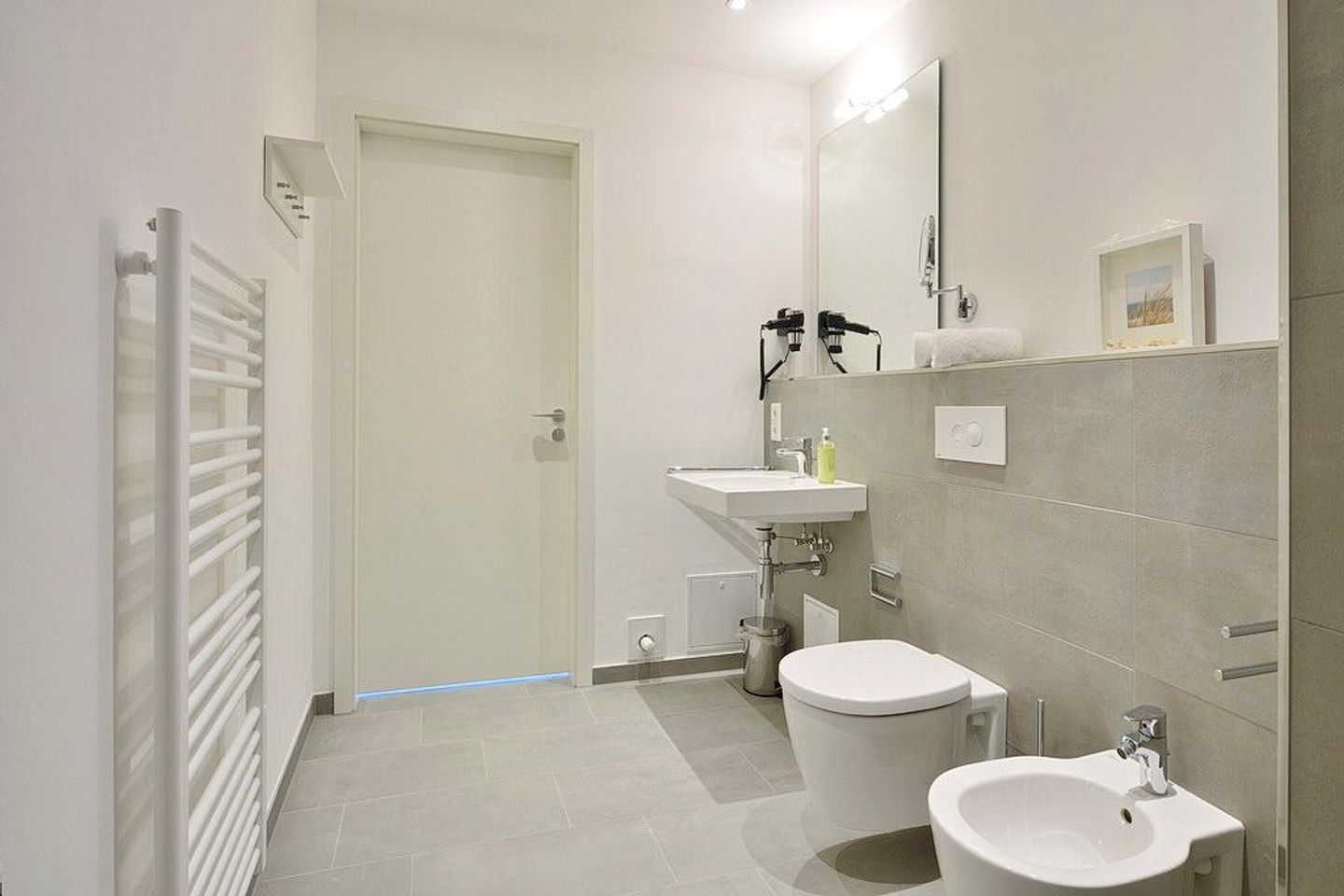 Aparthotel Anna Düne Aparthotel Anna Düne 2-39 Wangerooge - Badezimmer mit WC und Waschtisch