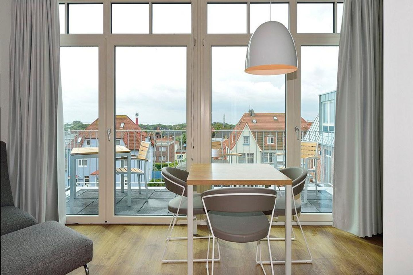 Aparthotel Anna Düne Aparthotel Anna Düne 3-41 Wangerooge - Wohn/ Essbereich mit Esstisch