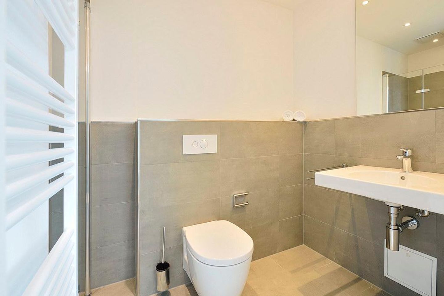 Aparthotel Anna Düne Aparthotel Anna Düne 3-41 Wangerooge - Badezimmer mit Dusche, WC und Waschtisch