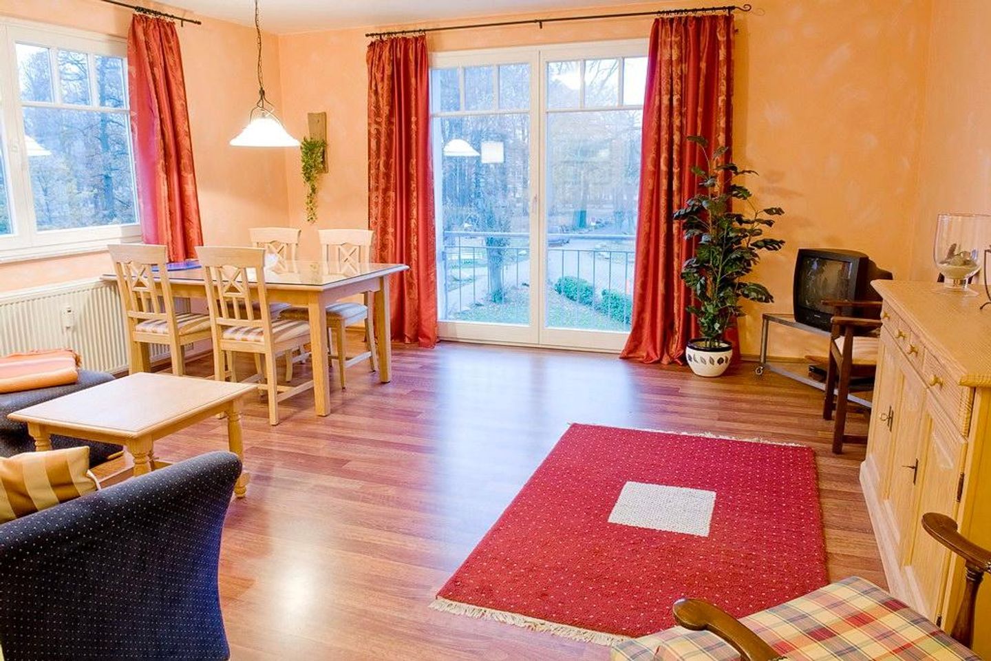 Meeresblick Meeresblick 208 Kühlungsborn - Wohn-Essbereich mit Couch