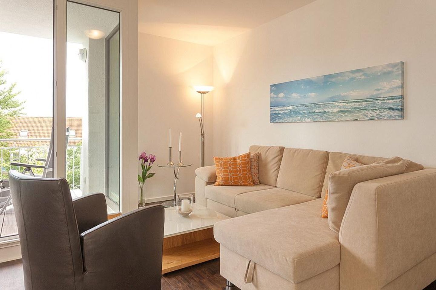 DünenResort Binz DünenResort Binz 121 Rügen - Wohn-Essbereich mit Couch