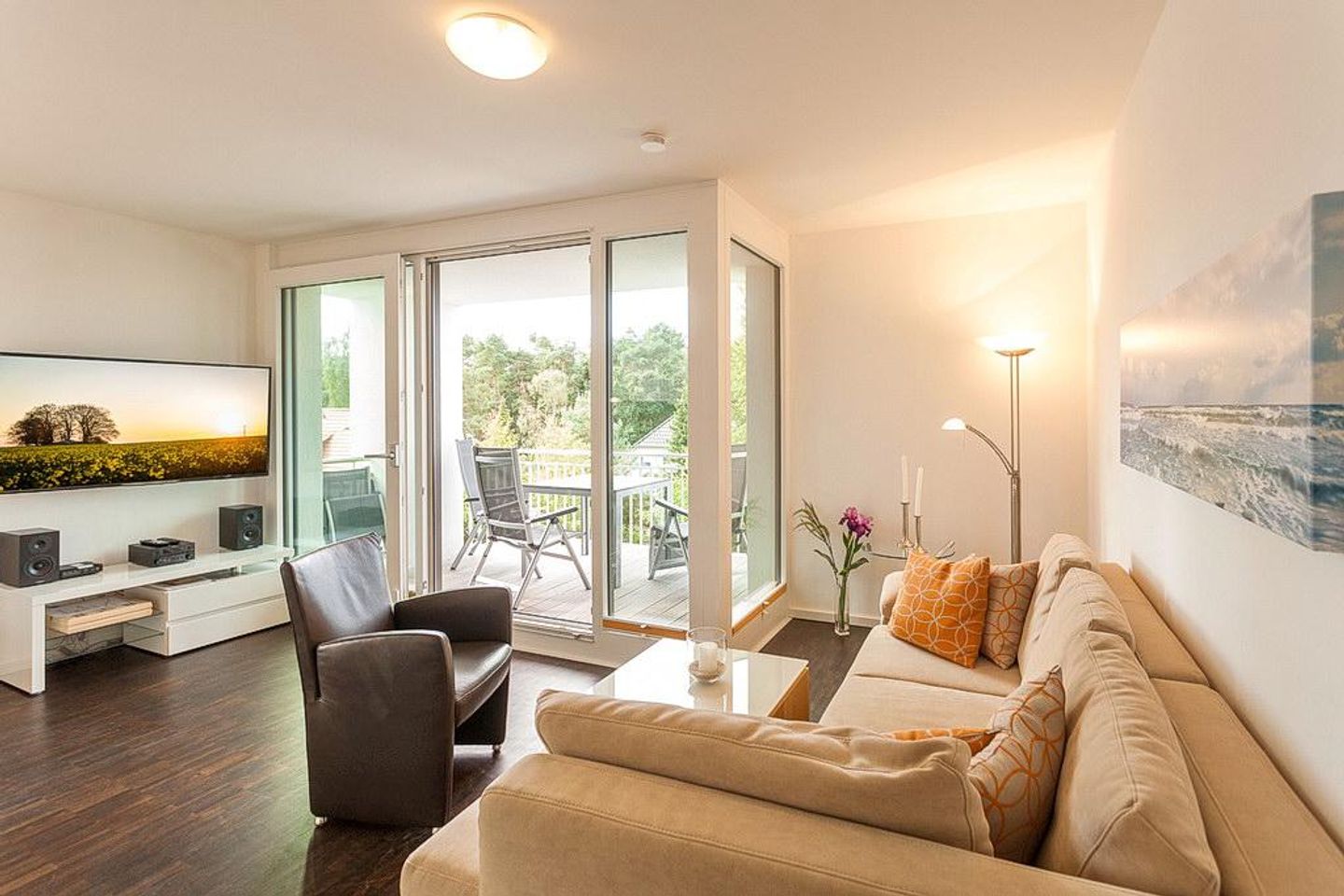 DünenResort Binz DünenResort Binz 121 Rügen - Wohn-Essbereich mit Couch