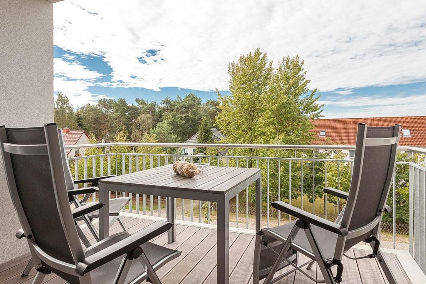 DünenResort Binz DünenResort Binz 121 Rügen - Balkon mit Gartenmöbeln