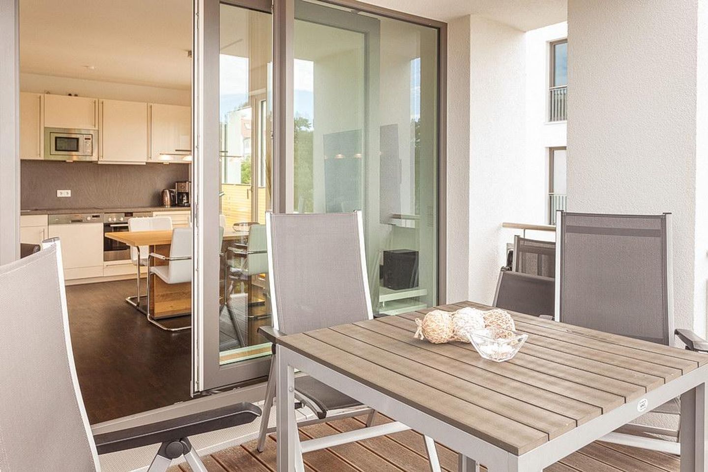 DünenResort Binz DünenResort Binz 121 Rügen - Balkon mit Gartenmöbeln