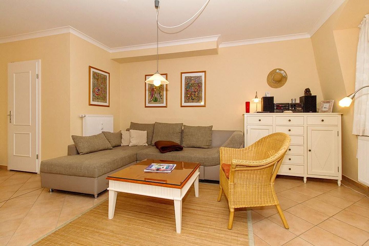 Apartment-Residenz Ostseestrand Apartment-Residenz Ostseestrand 31 Kühlungsborn - Wohn-Essbereich mit Couch