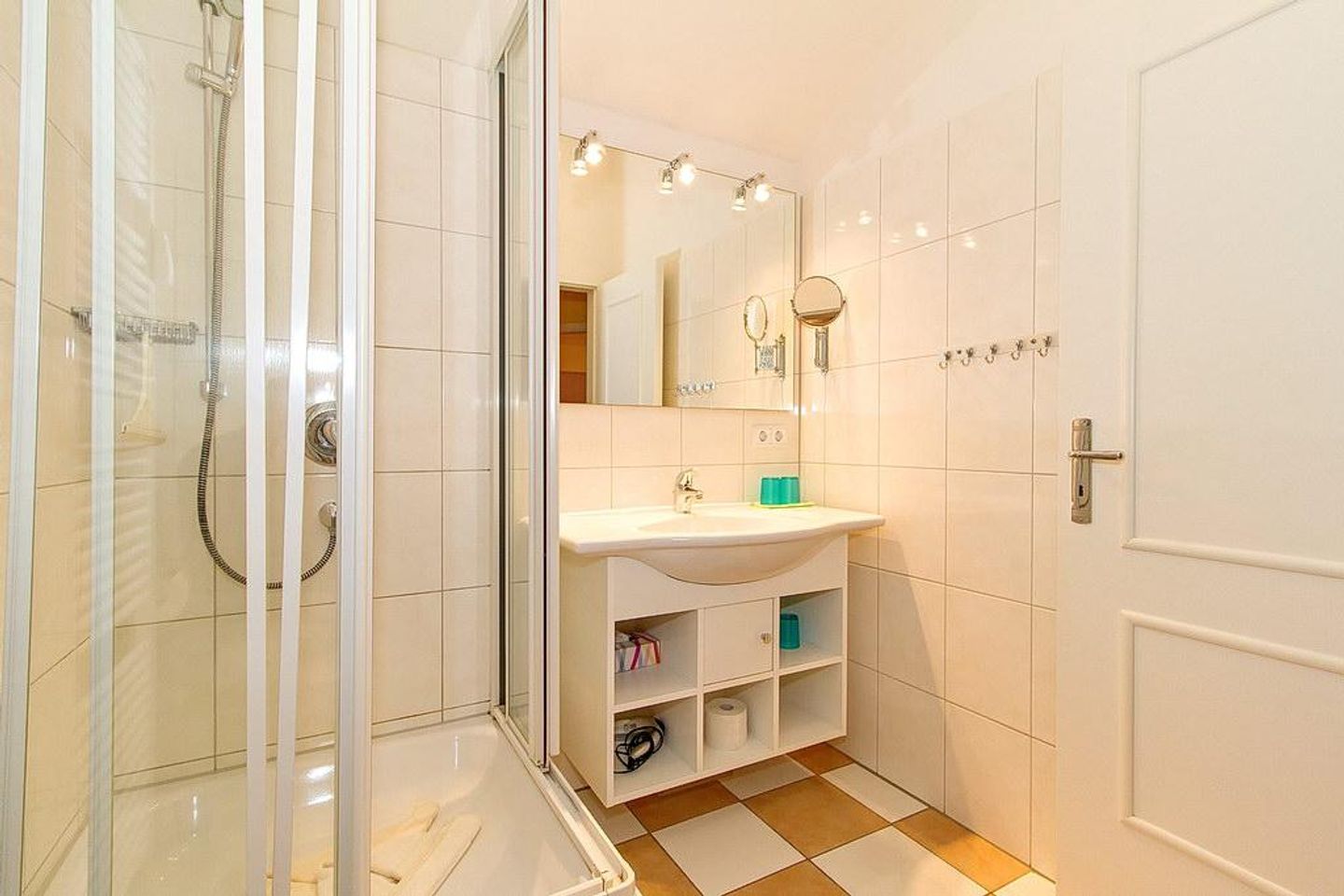 Apartment-Residenz Ostseestrand Apartment-Residenz Ostseestrand 31 Kühlungsborn - Badezimmer mit Dusche