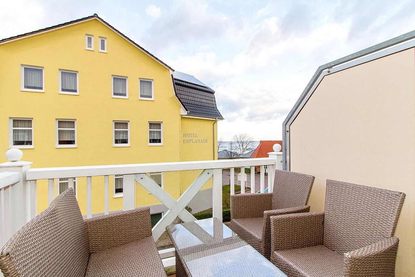 Apartment-Residenz Ostseestrand Apartment-Residenz Ostseestrand 31 Kühlungsborn - Balkon mit Gartenmöbeln