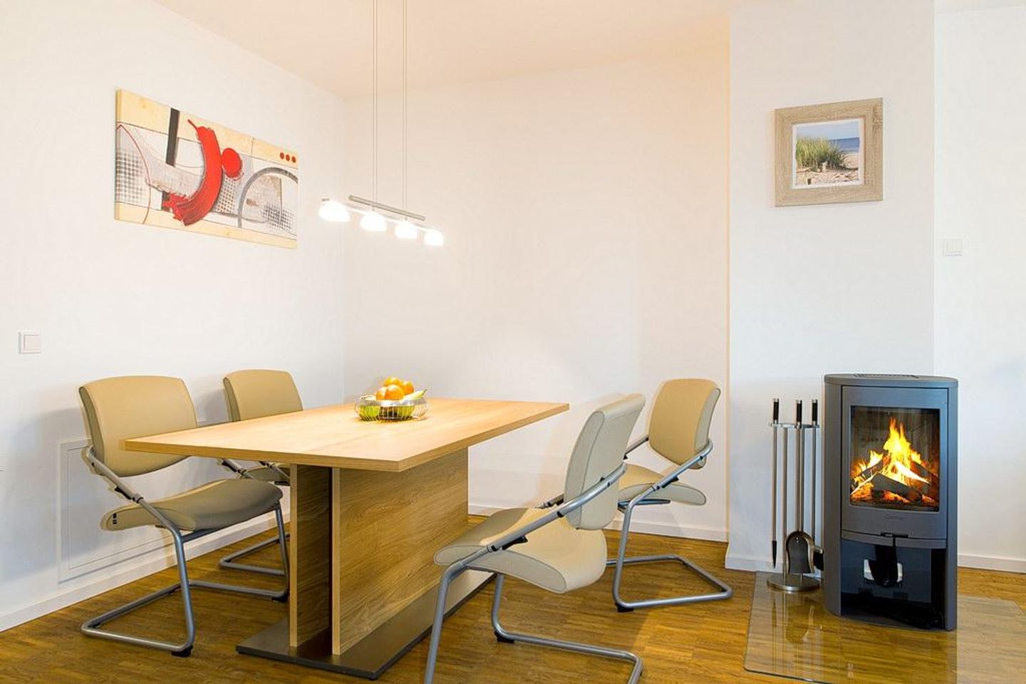 DünenResort Binz DünenResort Binz 116 Rügen - Wohn-Essbereich mit Esstisch und Sitzgelegenheit