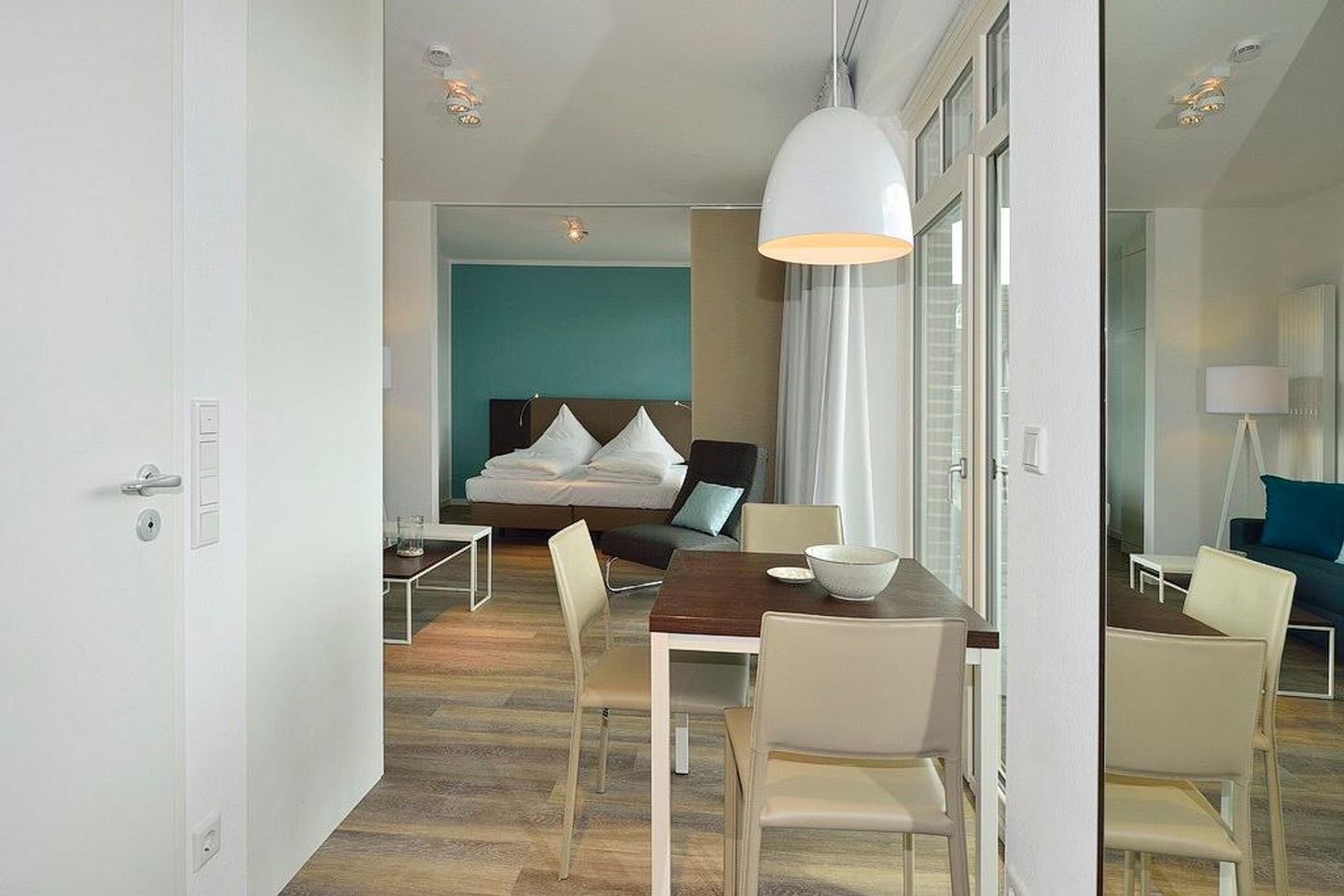 Aparthotel Anna Düne Aparthotel Anna Düne 2-40 Wangerooge - Wohn/ Essbereich mit Esstisch