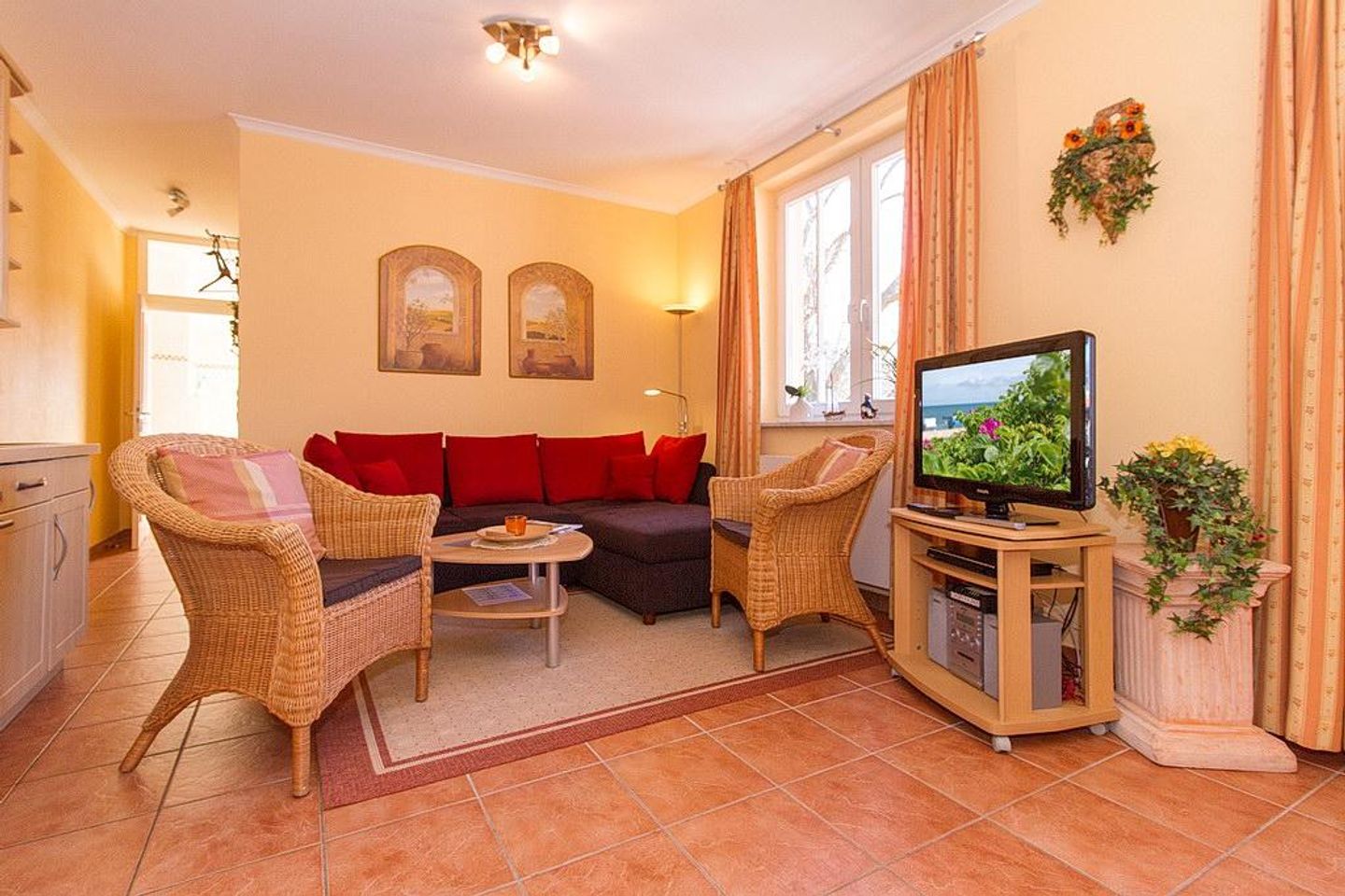 Dünenschloss Dünenschloss 1-33 Kühlungsborn - Wohn-Essbereich mit Couch