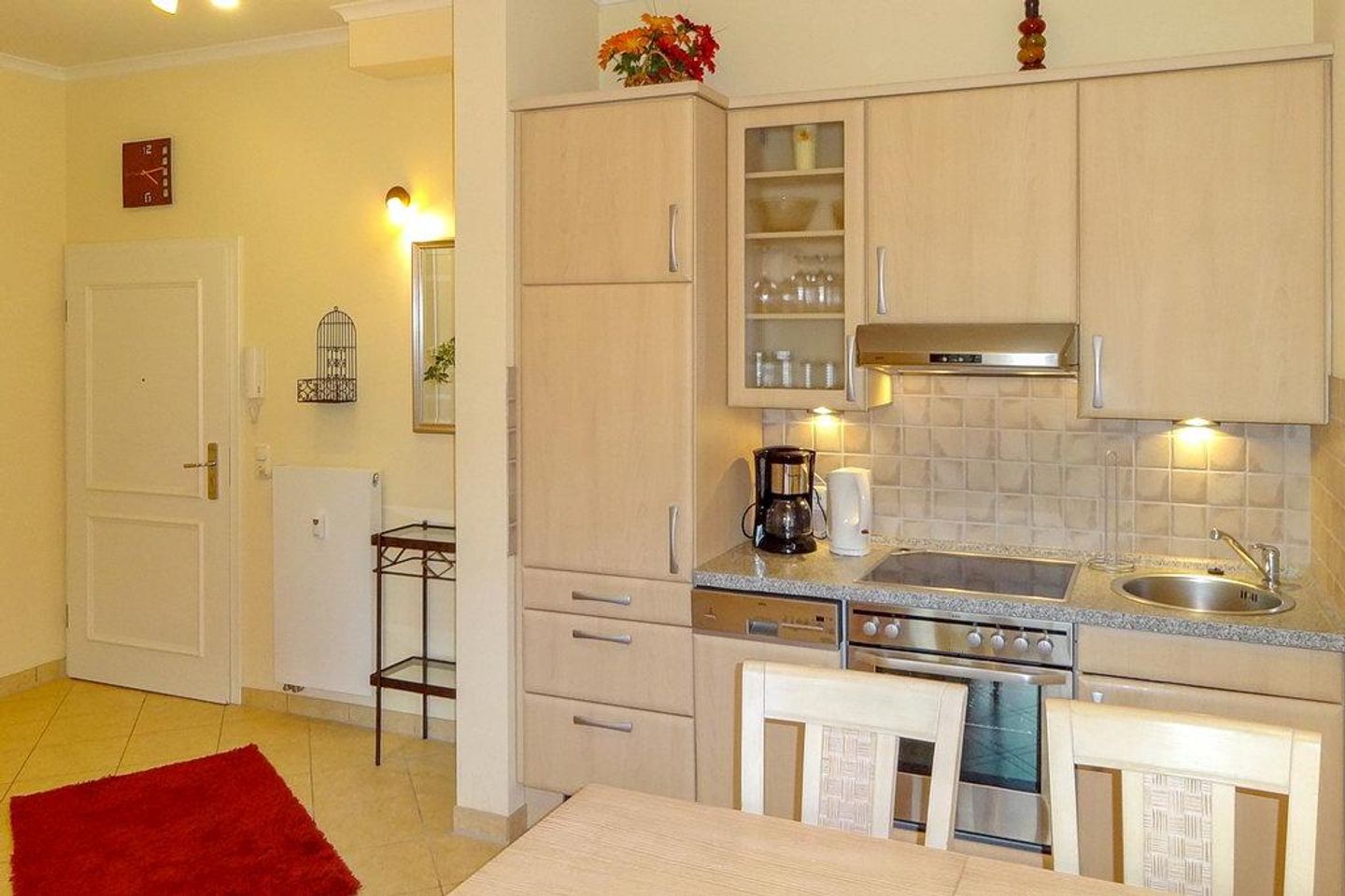 Dünenschloss Dünenschloss 1-20 Kühlungsborn - Küchenzeile mit Esstisch und Sitzgelegenheit