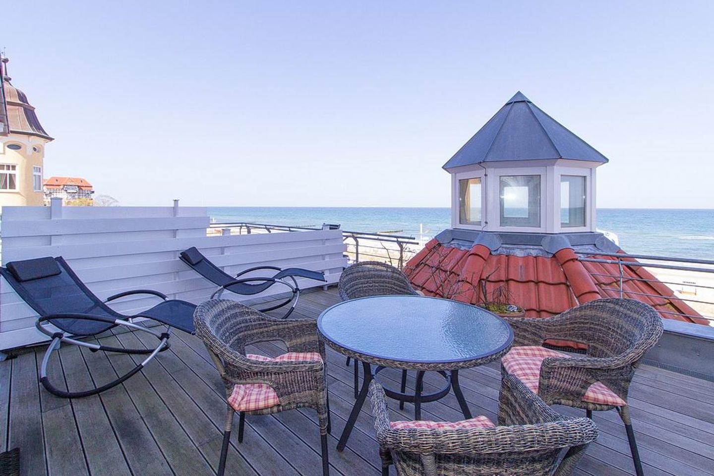 Meeresblick Meeresblick 224 Kühlungsborn - Balkon mit Gartenmöbeln