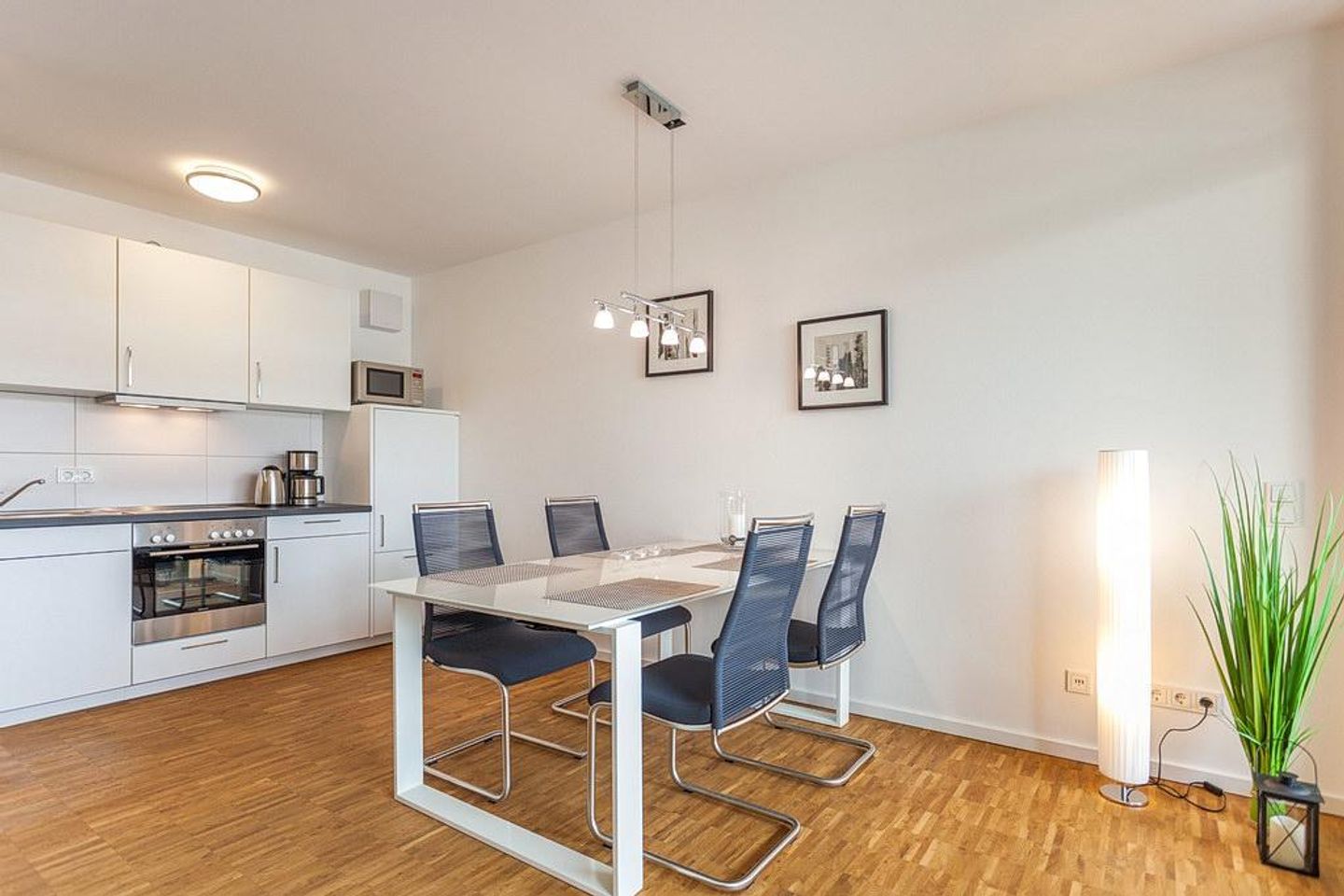 DünenResort Binz DünenResort Binz 113 Rügen - Wohn-Essbereich mit Küchenzeile