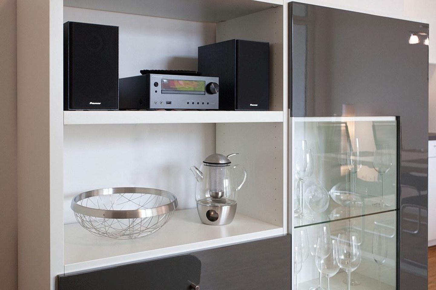 DünenResort Binz DünenResort Binz 113 Rügen - Wohn-Essbereich mit Radio