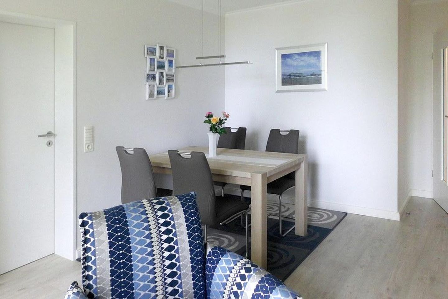 Strand-Park Strand-Park 322 Usedom - Wohn-Essbereich mit Couch und Esstisch