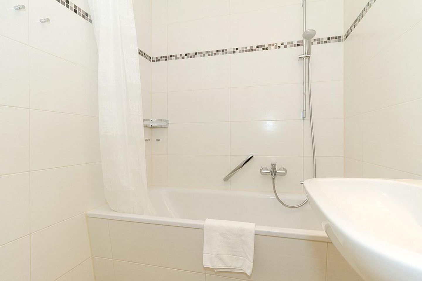 Strandschlösschen Strandschlösschen 17 Kühlungsborn - Badezimmer mit Badewanne