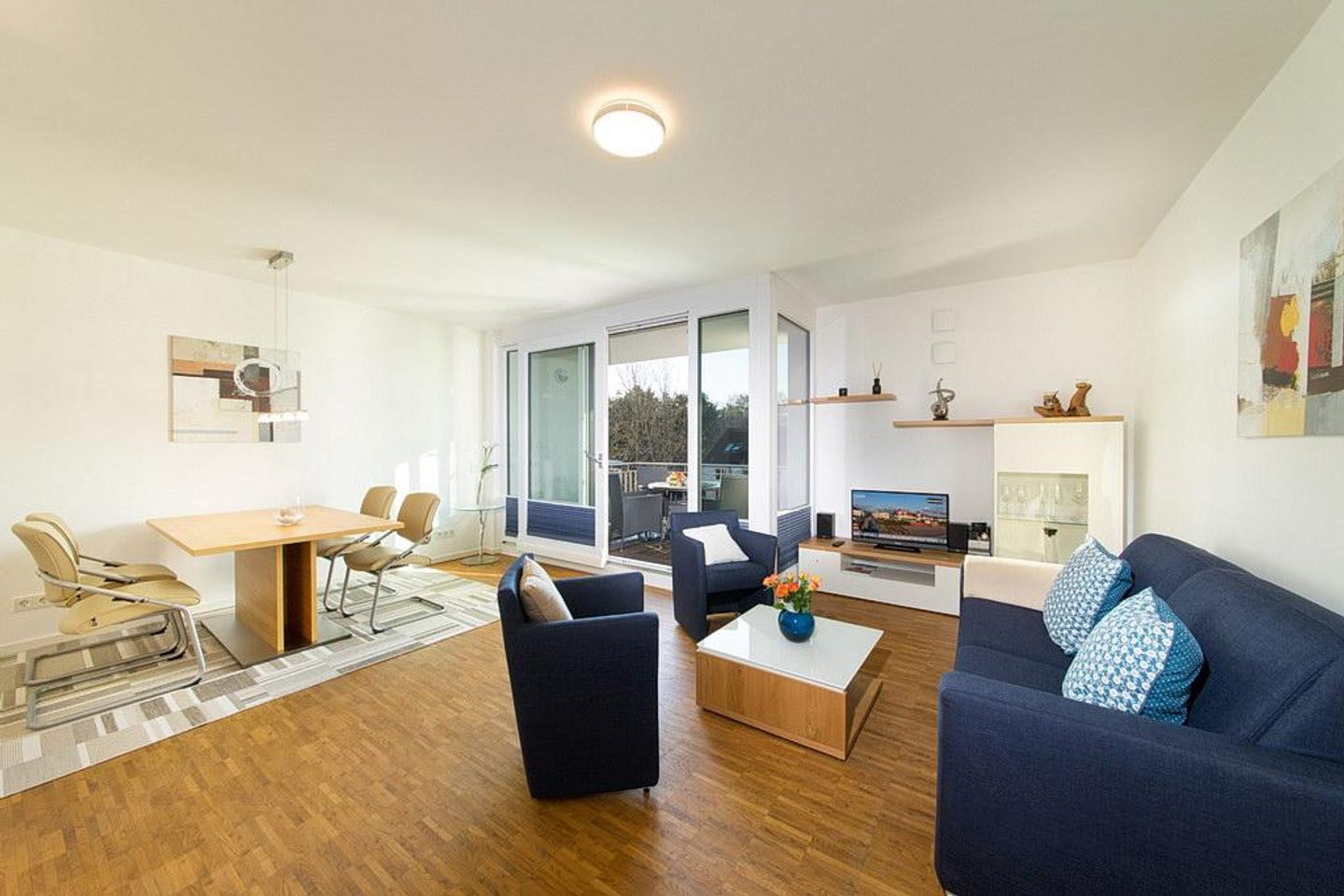 DünenResort Binz DünenResort Binz 123 Rügen - Wohn-Essbereich mit Couch