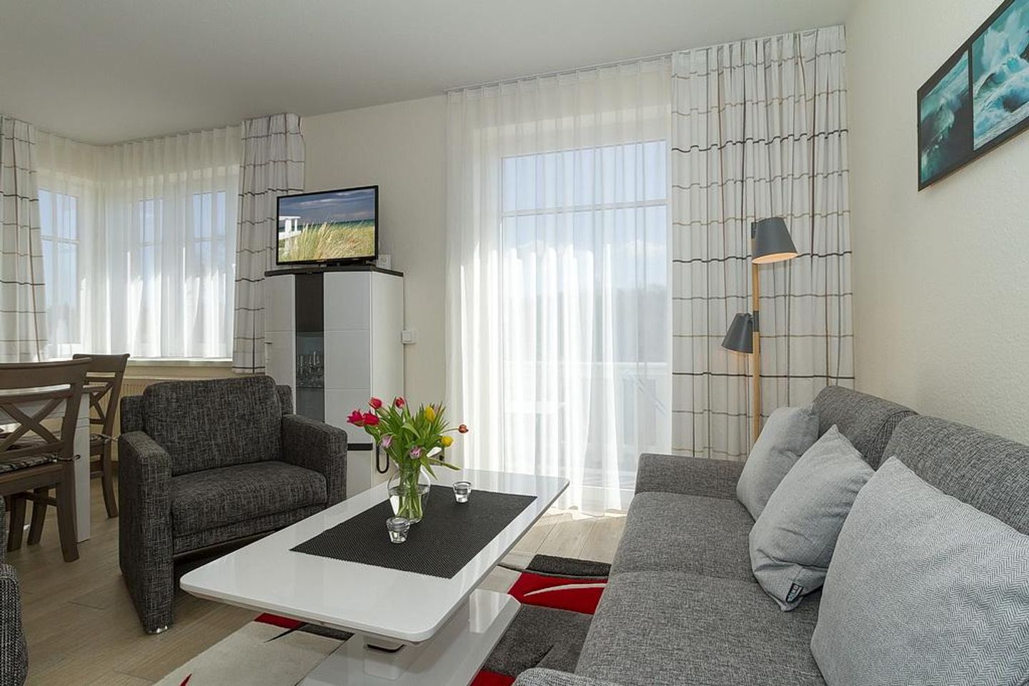 Strandschlösschen Strandschlösschen 17 Kühlungsborn - Wohn-Essbereich mit Couch