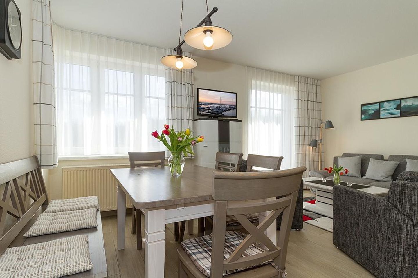 Strandschlösschen Strandschlösschen 17 Kühlungsborn - Wohn-Essbereich mit Esstisch und Sitzgelegenheit