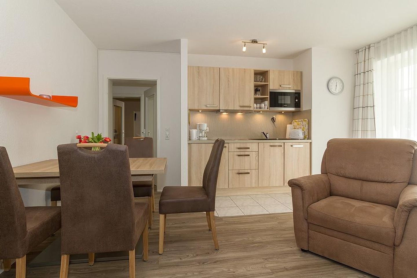 Strandschlösschen Strandschlösschen 09 Kühlungsborn - Wohn-Essbereich mit Couch