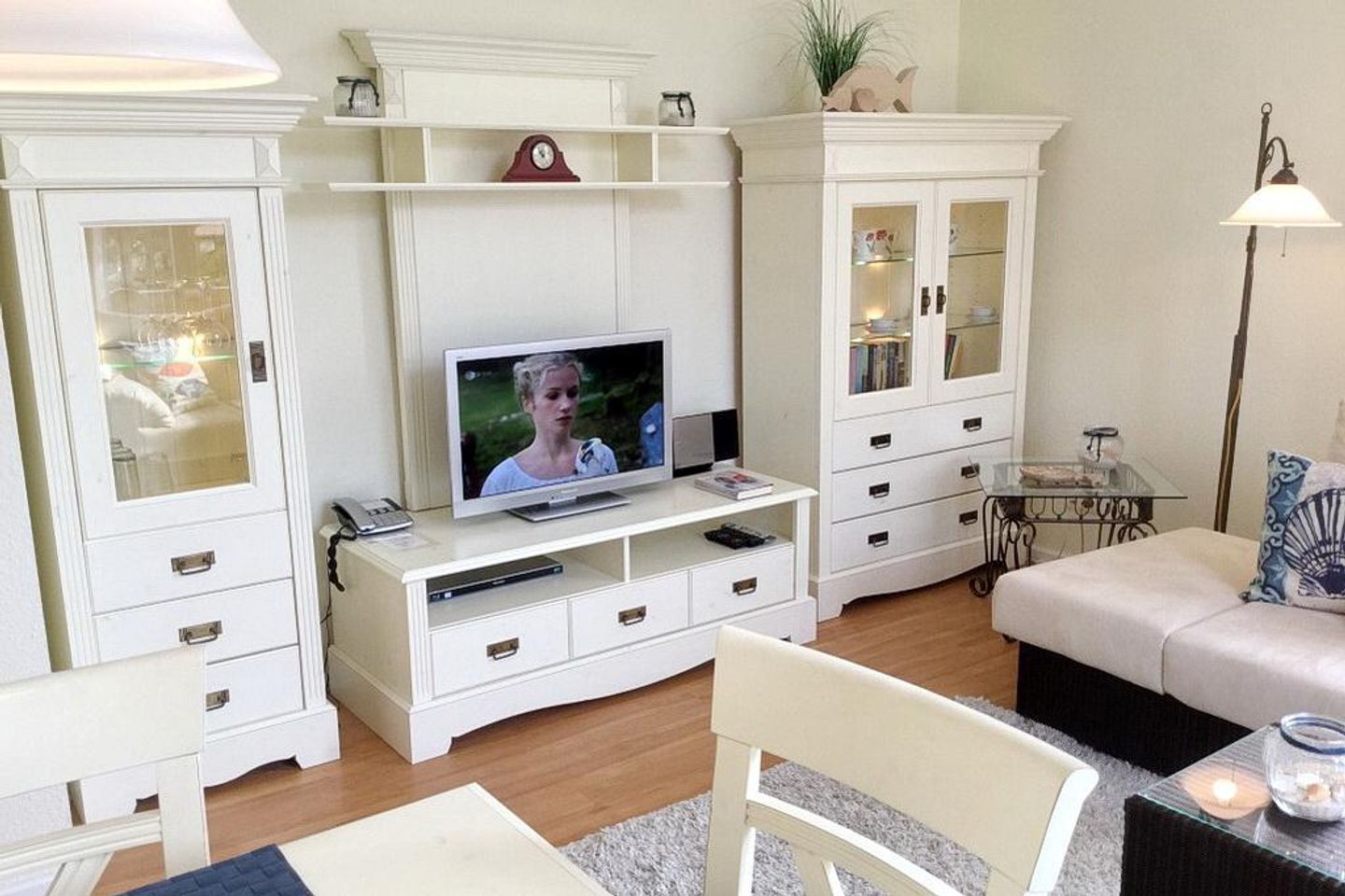 Villa Aegir Villa Aegir 112 Usedom - Wohn-Essbereich mit Couch und Flatscreen-TV