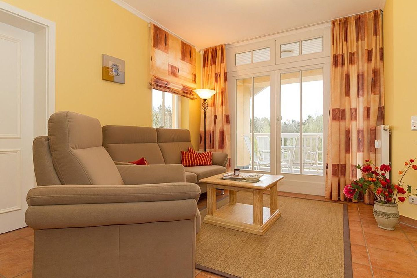 Dünenschloss Dünenschloss 1-32 Kühlungsborn - Wohn-Essbereich mit Couch