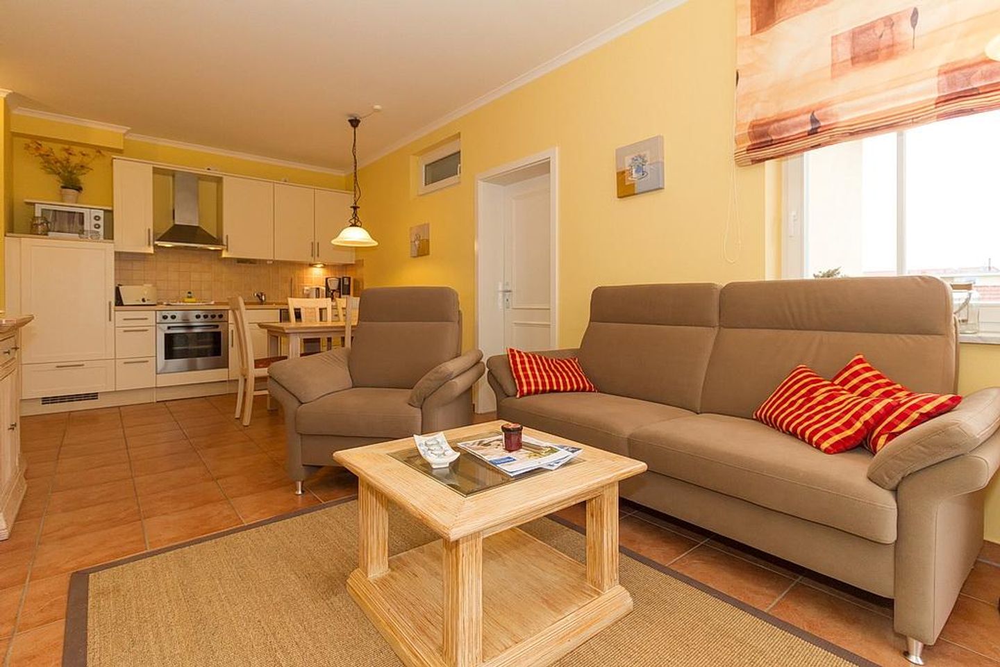 Dünenschloss Dünenschloss 1-32 Kühlungsborn - Wohn-Essbereich mit Couch