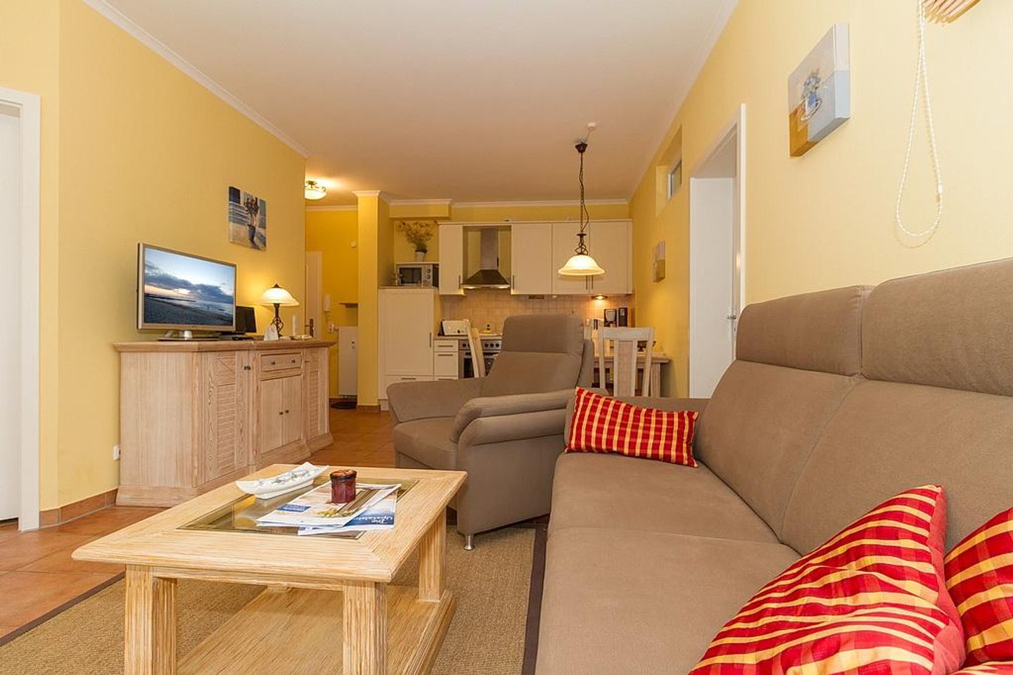 Dünenschloss Dünenschloss 1-32 Kühlungsborn - Wohn-Essbereich mit Couch