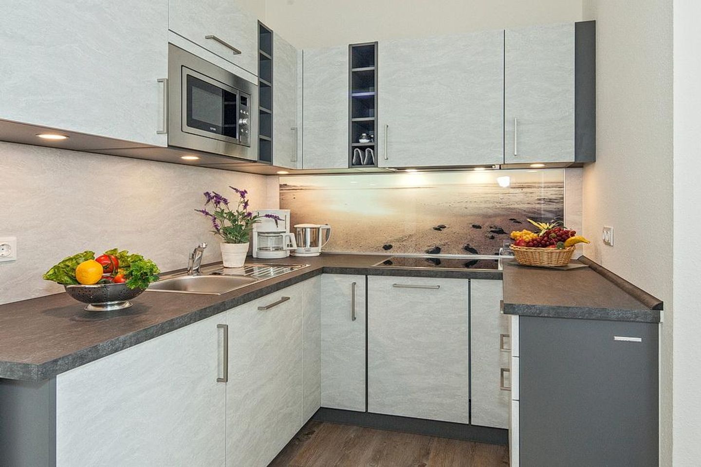 Villa Aegir Villa Aegir 104 Usedom - Küchenzeile mit Backofen