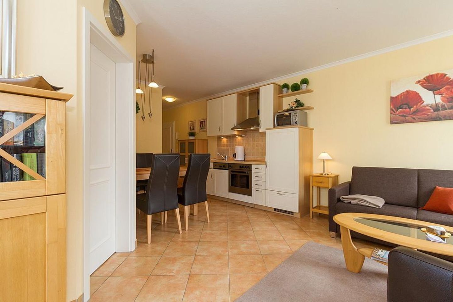 Dünenschloss Dünenschloss 2-18 Kühlungsborn - Wohn-Essbereich mit Esstisch und Sitzgelegenheit