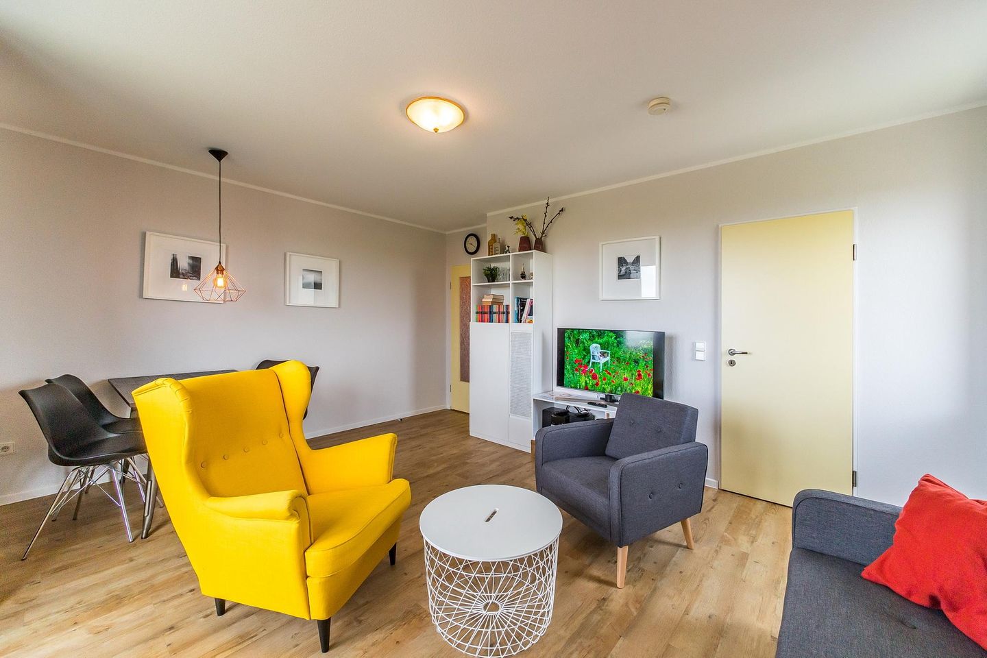 Hus Inselkieker Hus Inselkieker 425 Schillig - Wohnbereich mit Sitzgelegenheit und TV