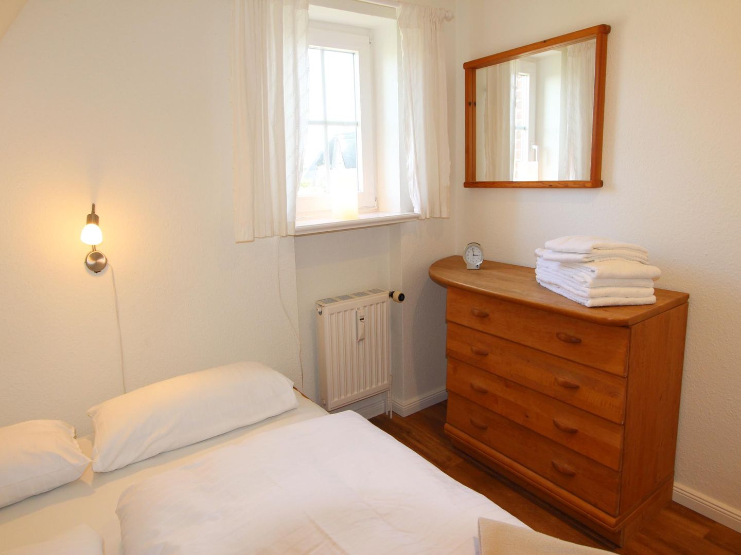 Maike  - Feldmarkstr. 16, App. 4 Wenningstedt - Schlafzimmer