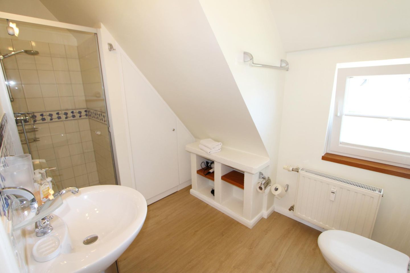 Carsten - Seedüne 15, App. 30 Wenningstedt - Badezimmer