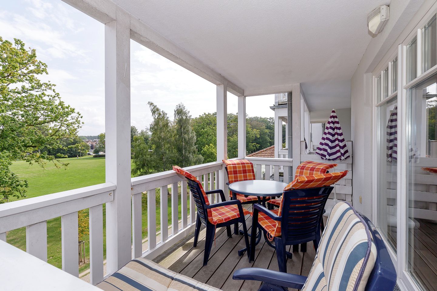 Meeresblick Meeresblick 302 Kühlungsborn - Balkon mit Gartenmöbeln