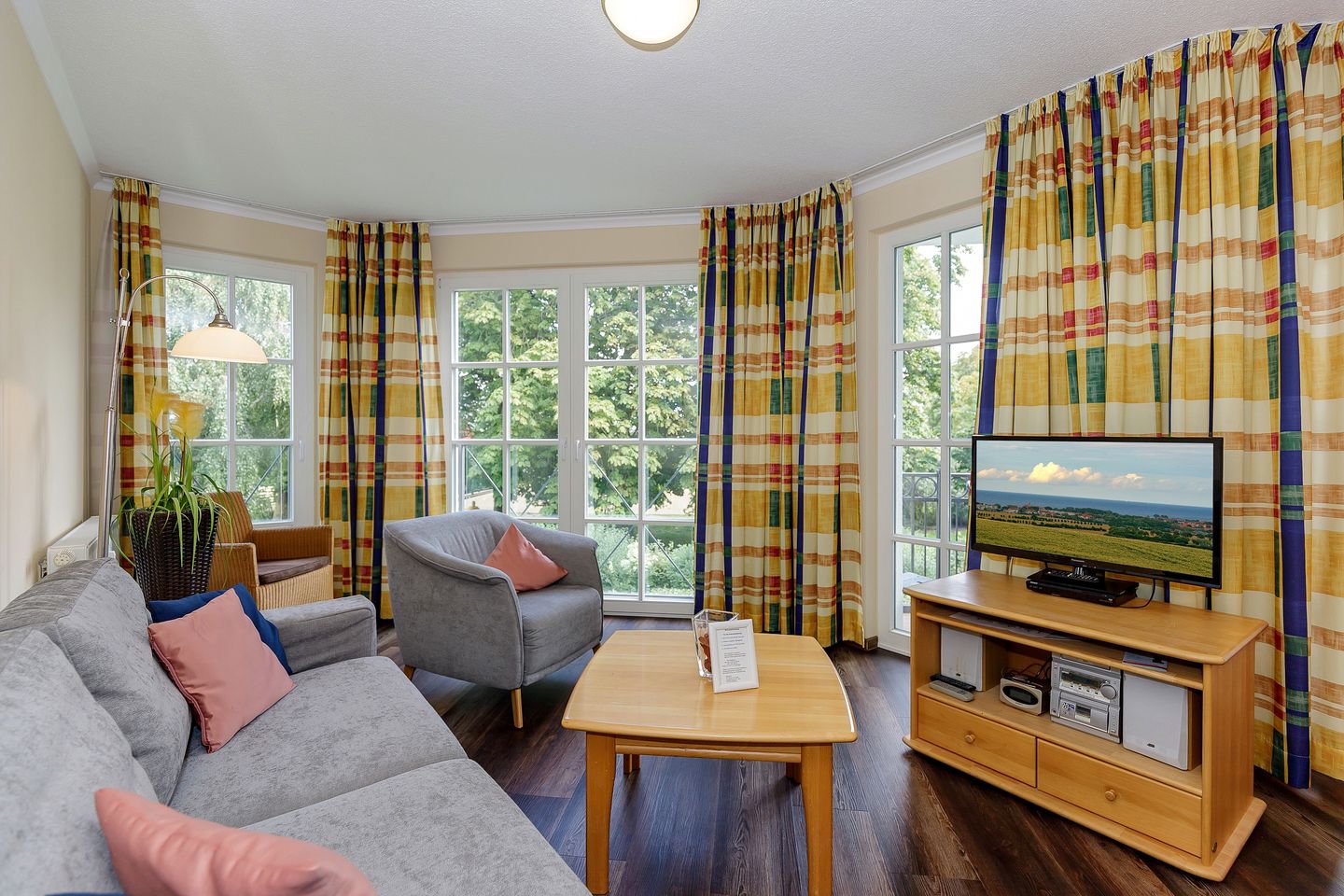 Apartmenthaus Atlantik Apartmenthaus Atlantik 114 Kühlungsborn - Wohn-Essbereich mit Couch