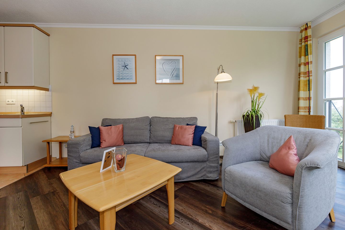 Apartmenthaus Atlantik Apartmenthaus Atlantik 114 Kühlungsborn - Wohn-Essbereich mit Couch