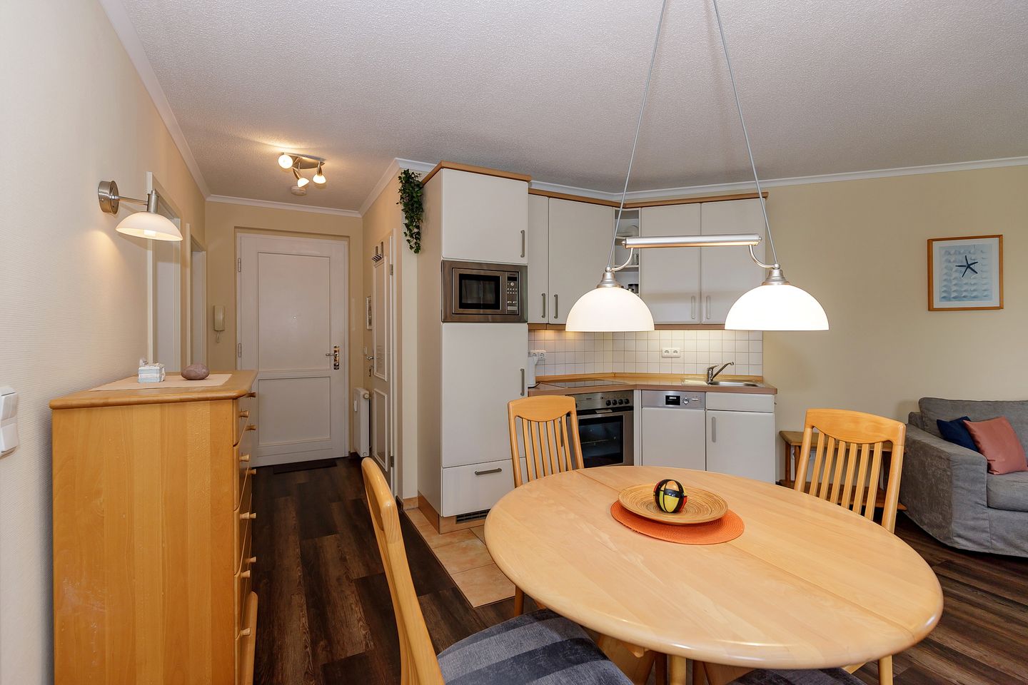 Apartmenthaus Atlantik Apartmenthaus Atlantik 114 Kühlungsborn - Küchenzeile mit Esstisch und Sitzgelegenheit